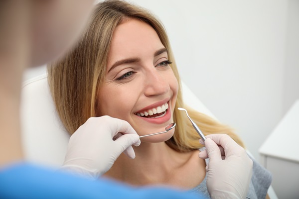 Cosmetic Dentist Options To Improve Teeth Color