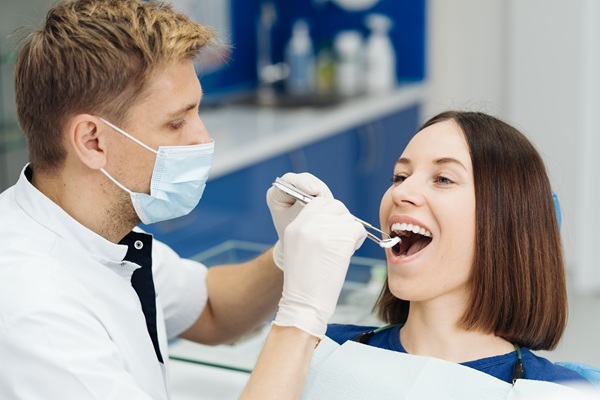 Crowns, Brides And Implants: What Option Does A General Dentist Recommend?
